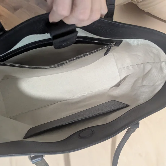 Gucci Large Monogram Tote Bag - Picture 5 of 7